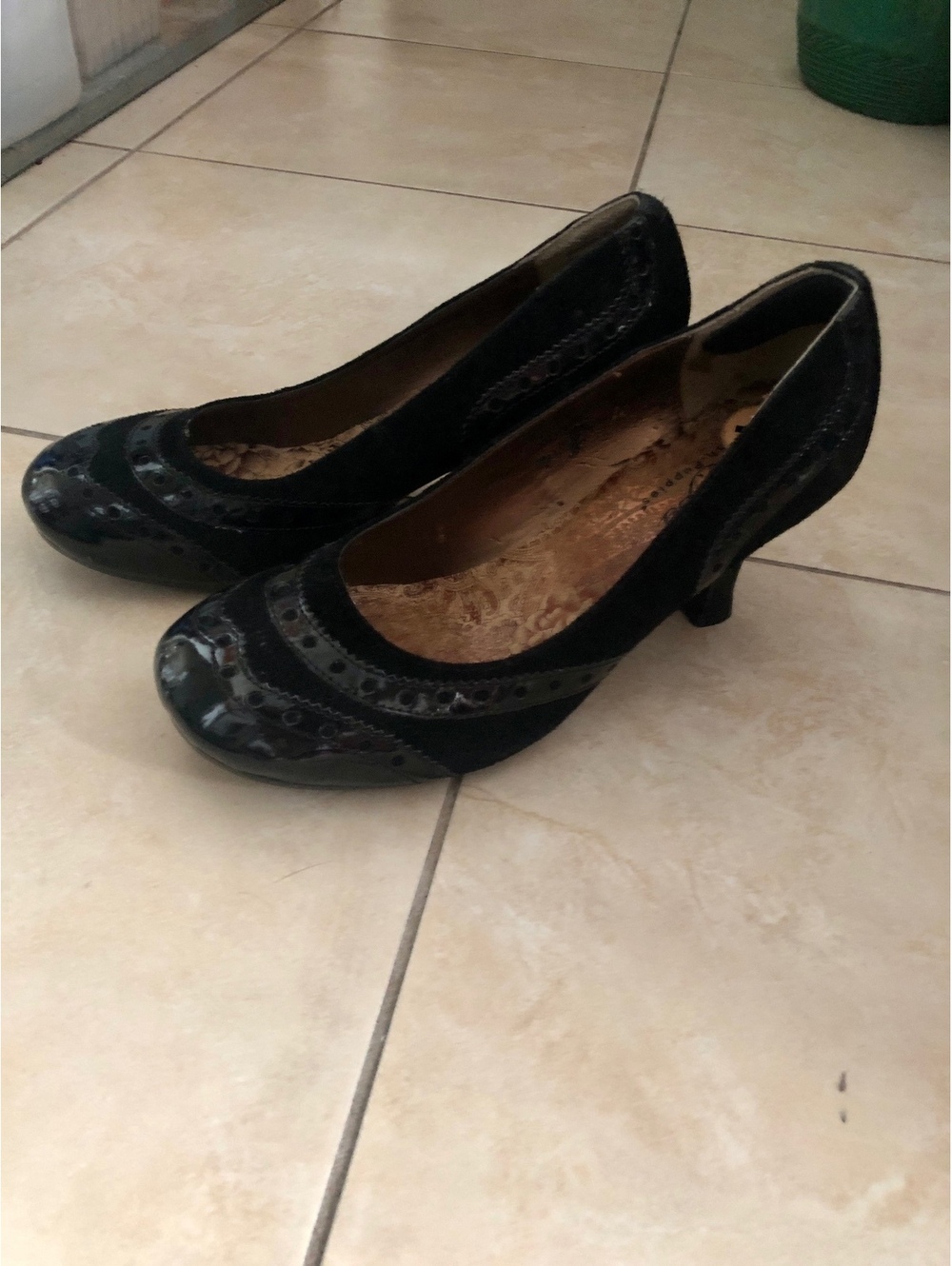 Y2K Hush Puppies Steps Black Brogue Heel Pumps Size 7 Office Siren 2000s